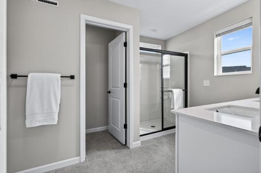 Primary bath w/large shower