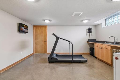 The flexible exercise and laundry room offers ample space and everyday functionality.