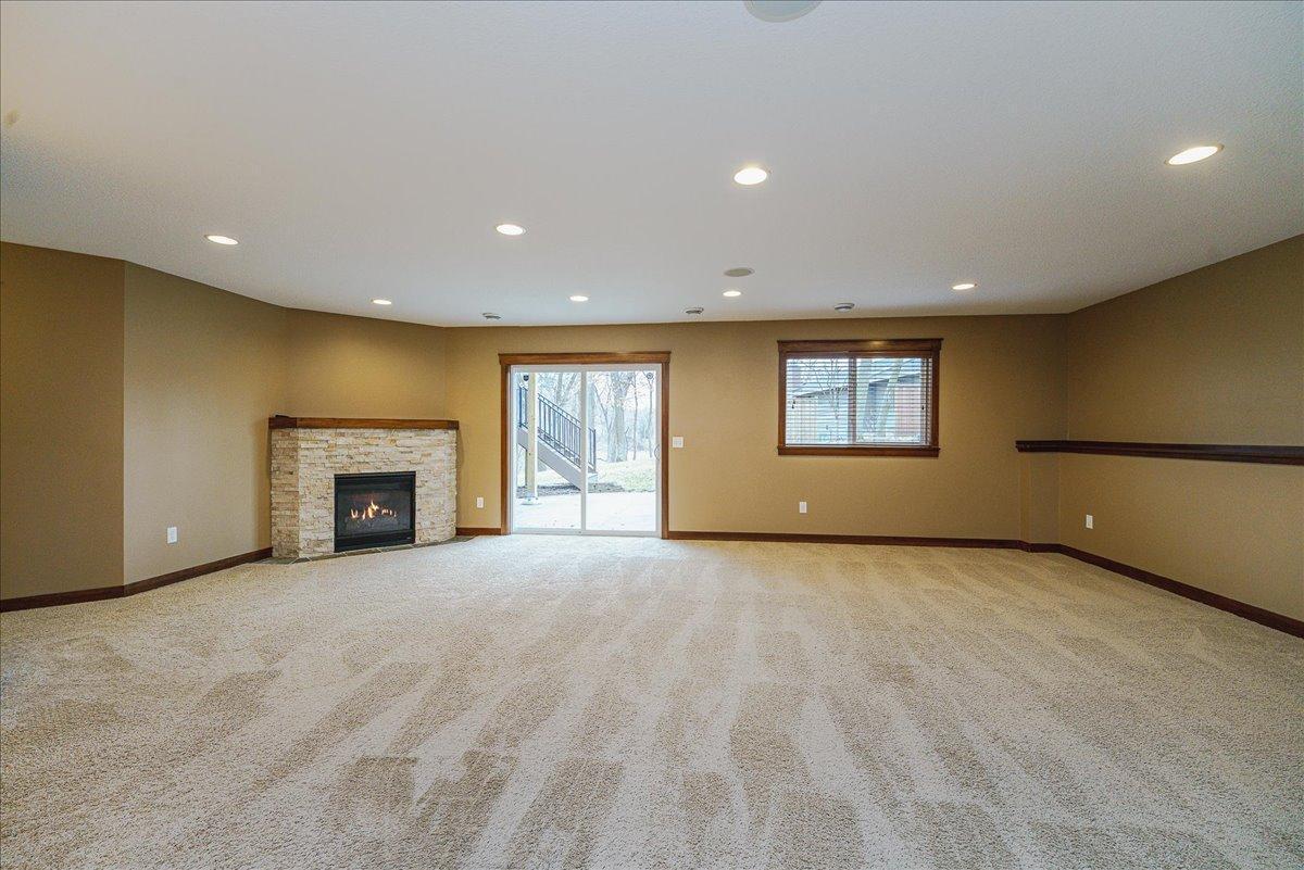 24-Family Room.jpg