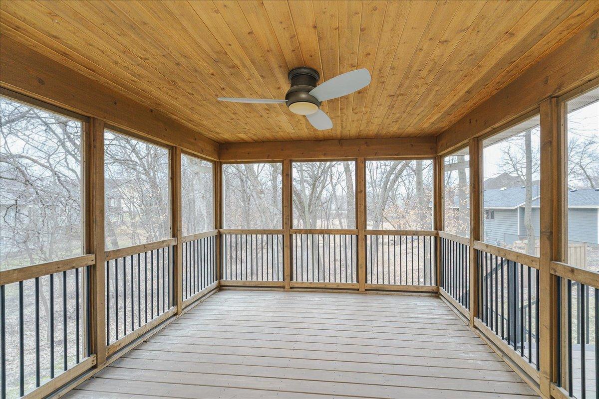 12-Screened Porch.jpg
