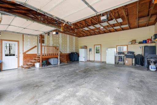 Attached 3 car garage 780sq ft