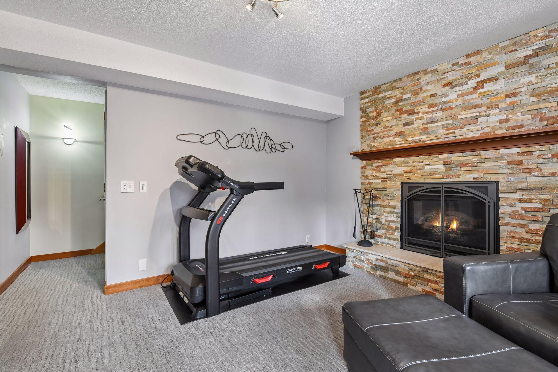 3433 Saint Louis Avenue - Spacecrafting - 0029.jpg