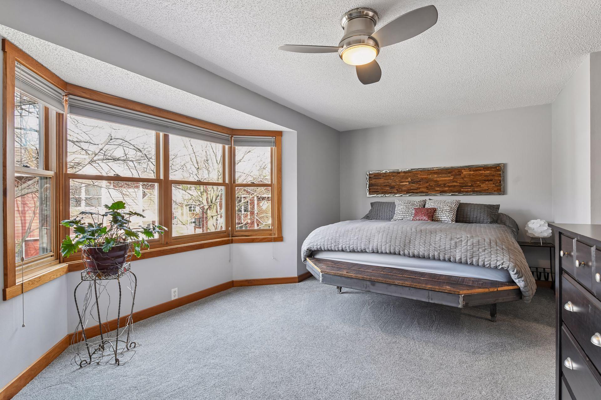 3433 Saint Louis Avenue - Spacecrafting - 0018.jpg