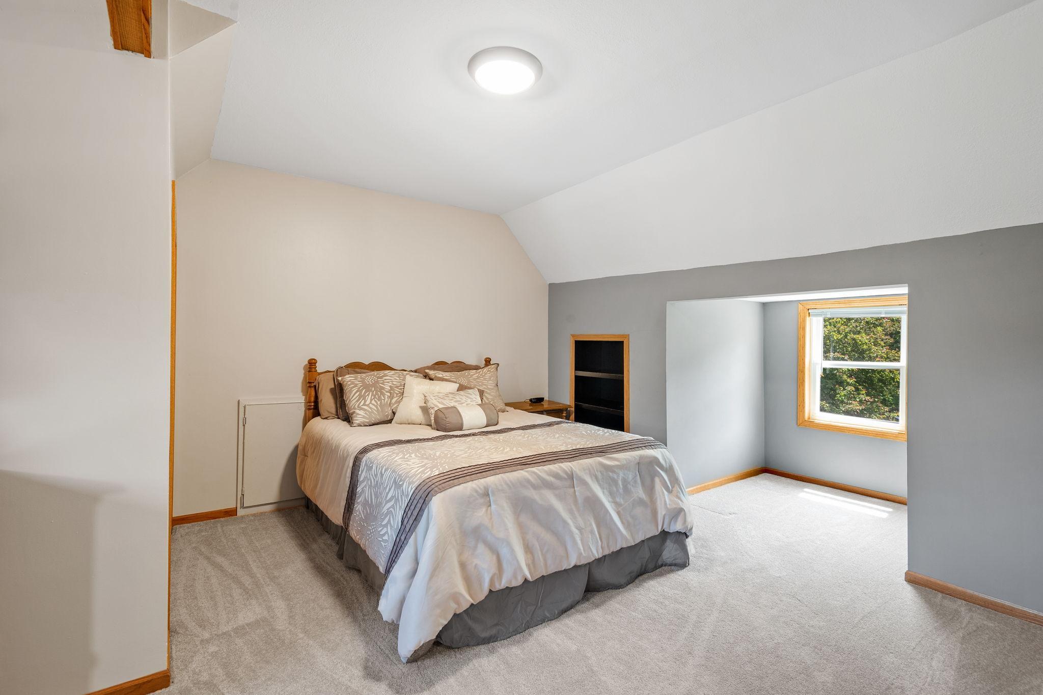 39-web-or-mls-11520 120th St N-39.jpg