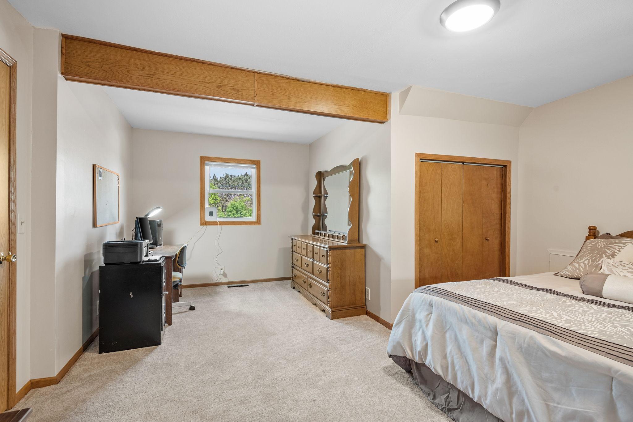 40-web-or-mls-11520 120th St N-40.jpg