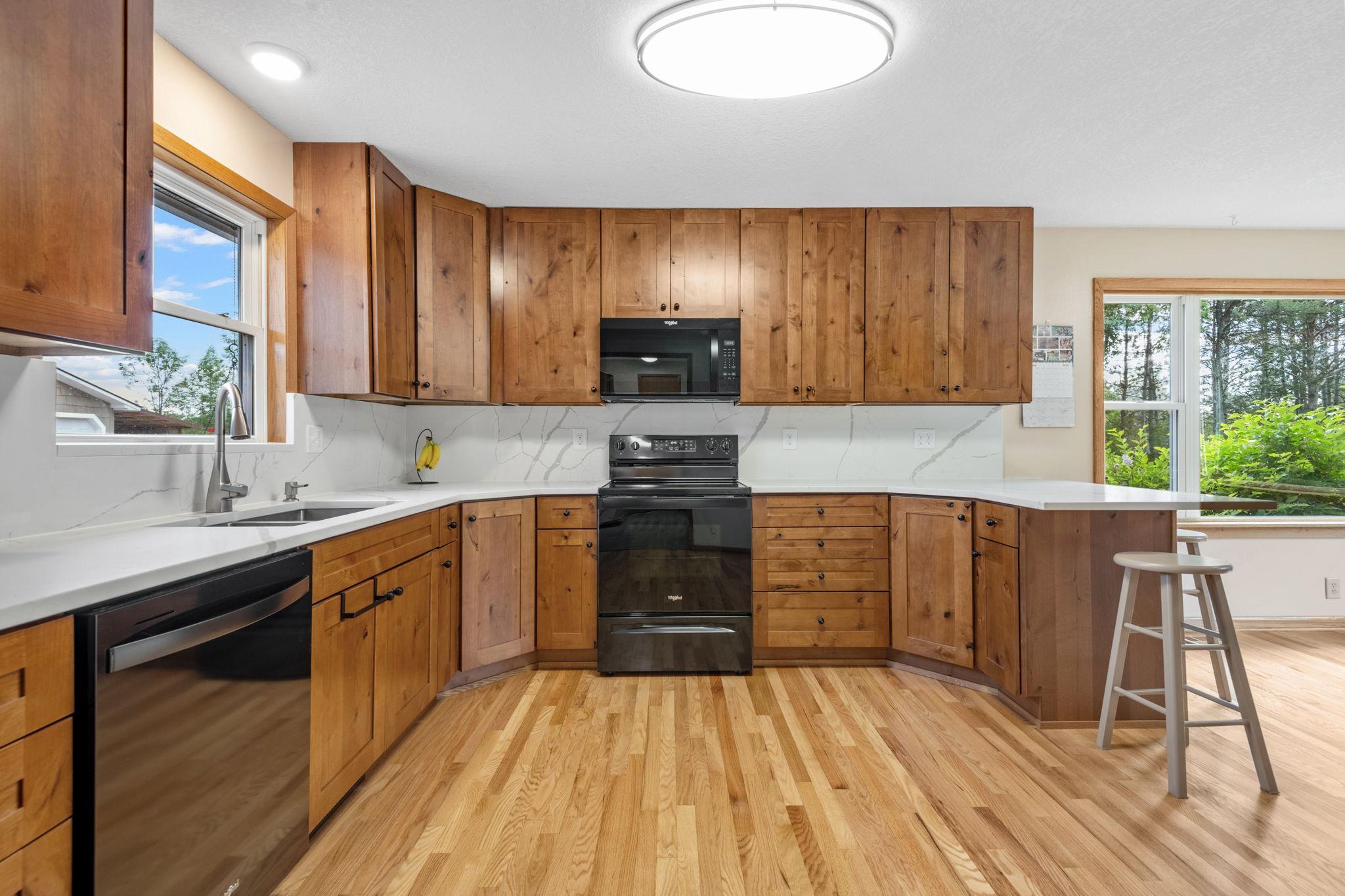 27-web-or-mls-11520 120th St N-27.jpg
