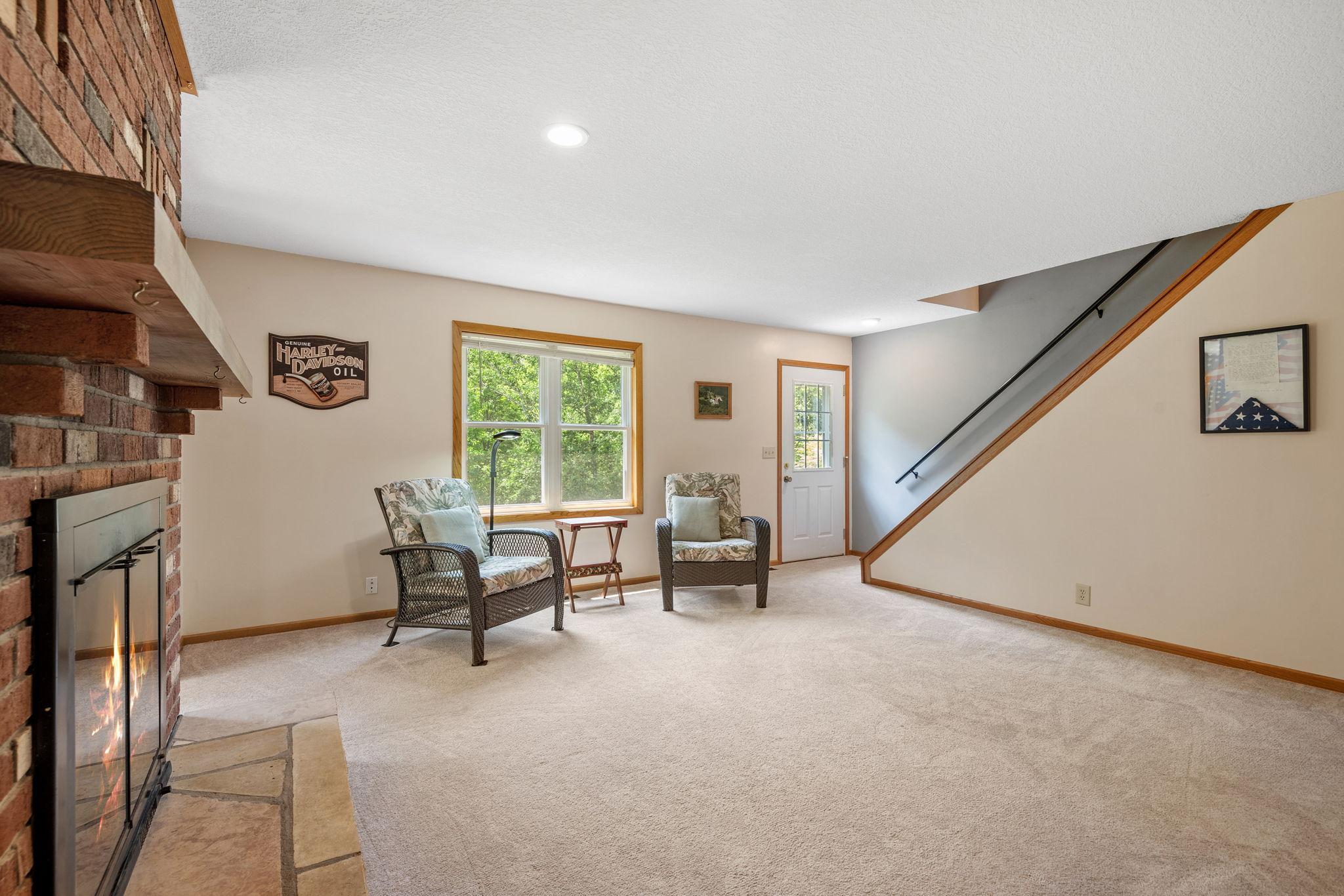19-web-or-mls-11520 120th St N-19.jpg