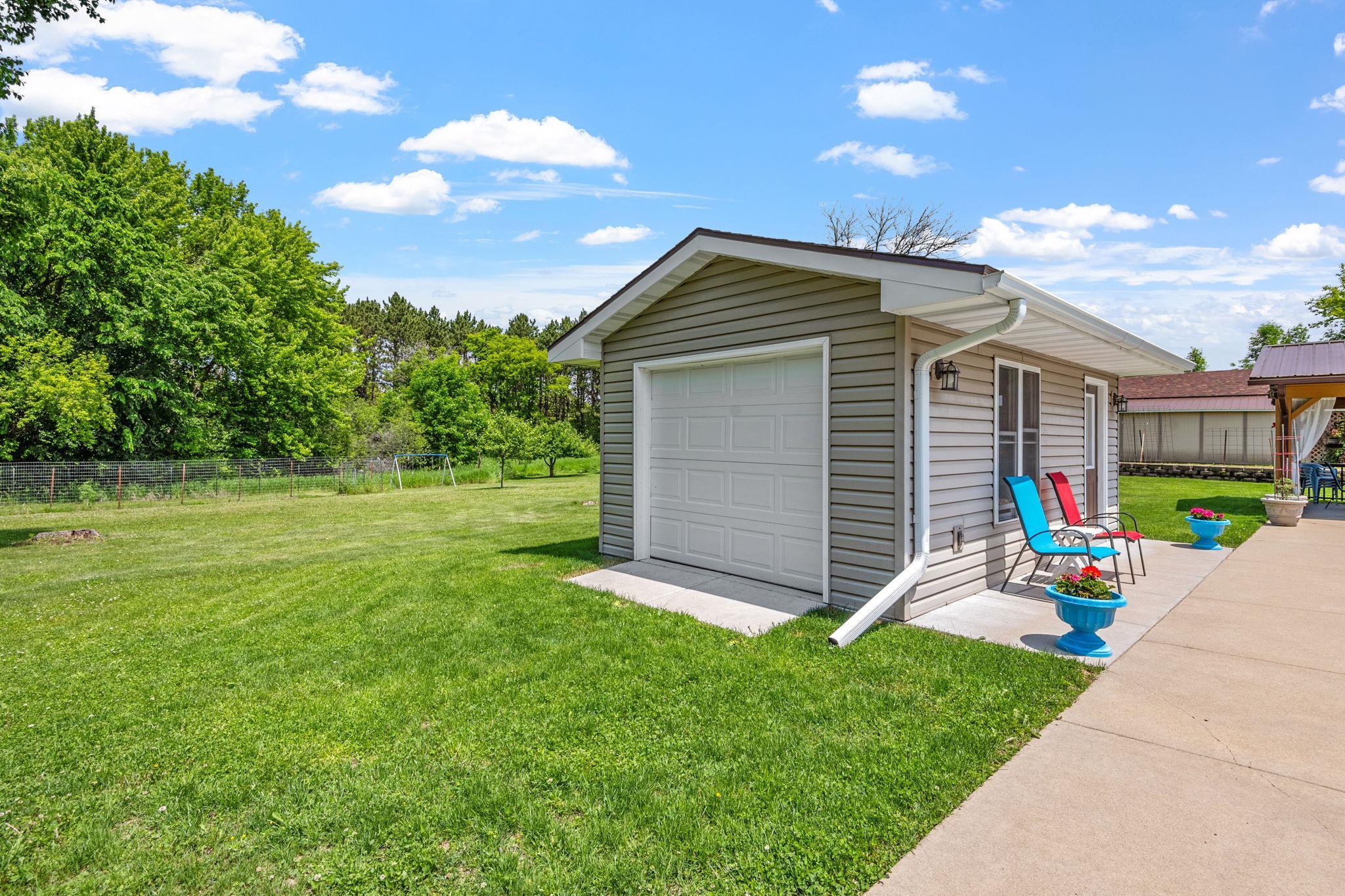 14-web-or-mls-11520 120th St N-14.jpg