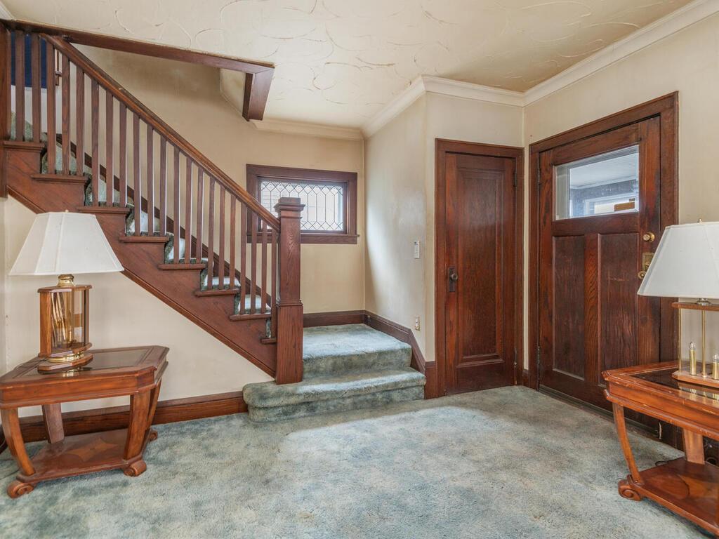 beautiful woodwork.jpg