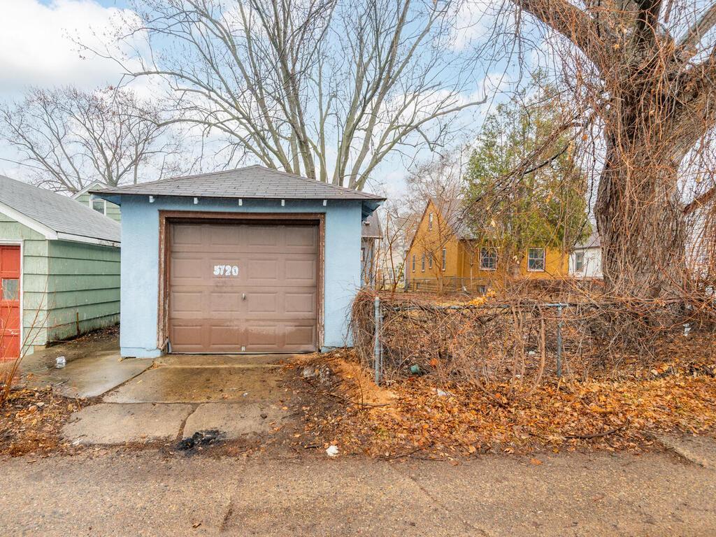 1 car detached garage.jpg