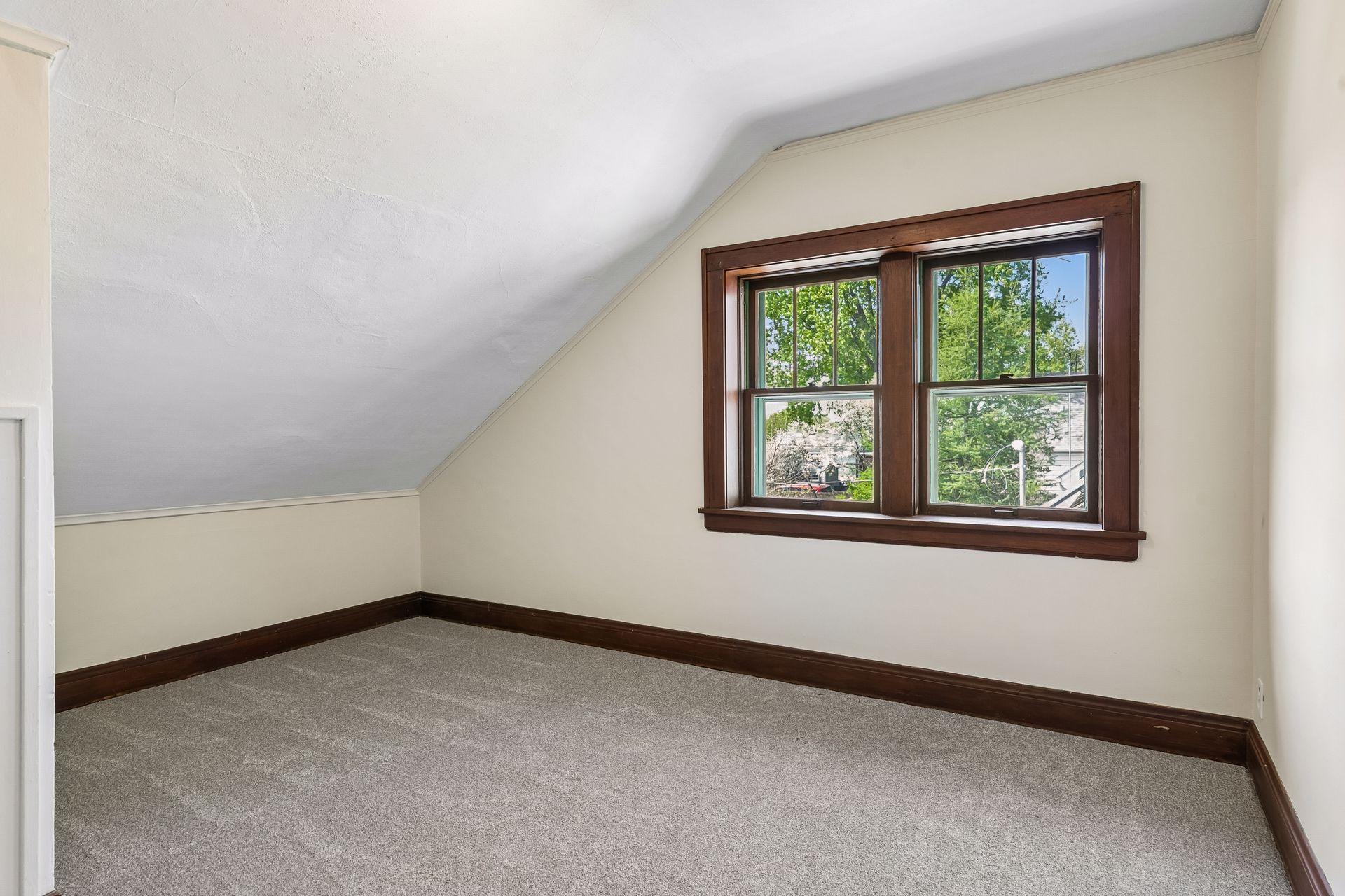 Upper level third bedroom.