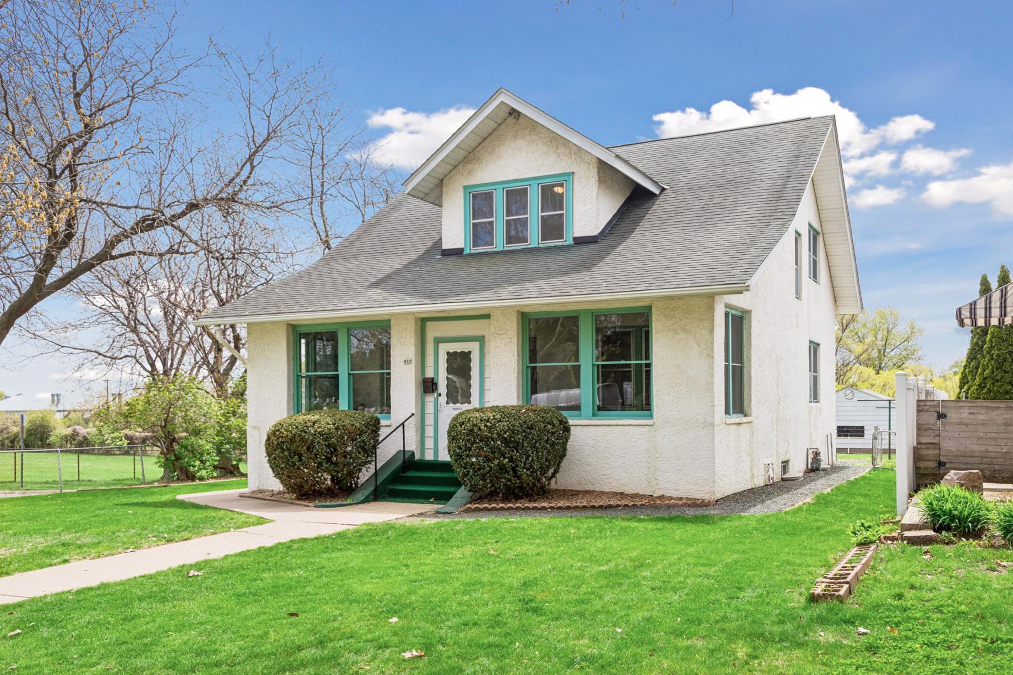 Welcome to 982 Topping Avenue in Como Park.