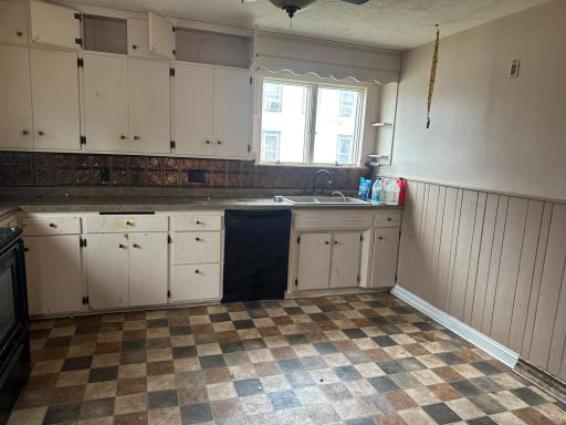 Spacious kitchen at 704 N Carver St Winthrop