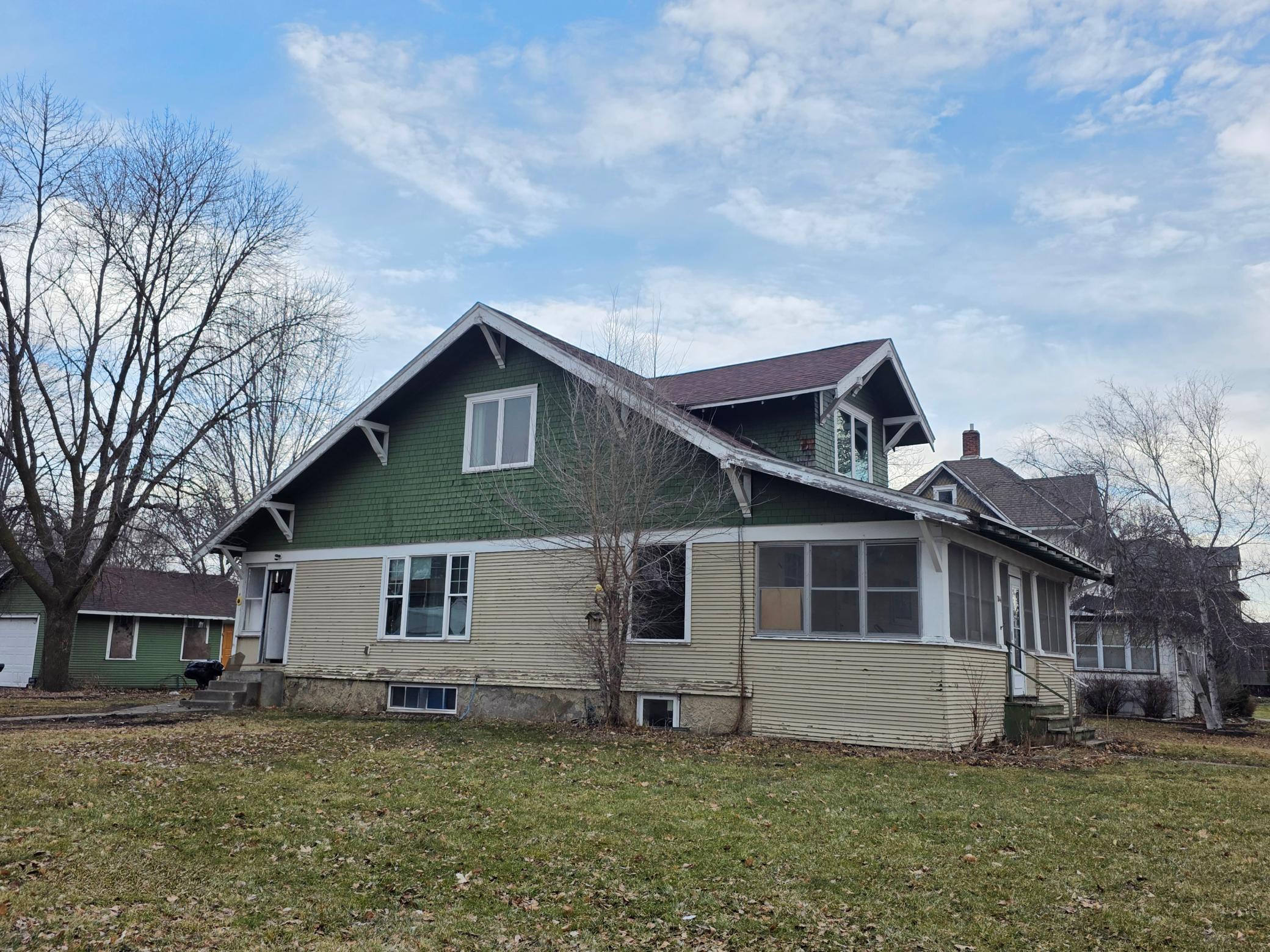 704 N Carver St Winthrop - 3 BR 2 Bath Den Office Kitchen LR, DR, LL with some finish, large front porch - EQUITY BUILDER!