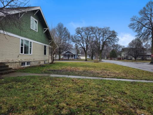 704 N Carver St Winthrop - 3 BR 2 Bath Den Office Kitchen LR, DR, LL with some finish, large front porch - EQUITY BUILDER!