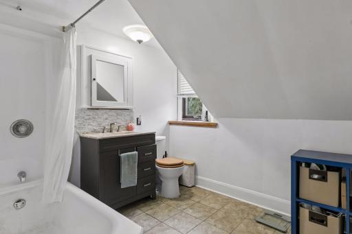 2233 15th Avenue E, North Saint Paul, MN 55109