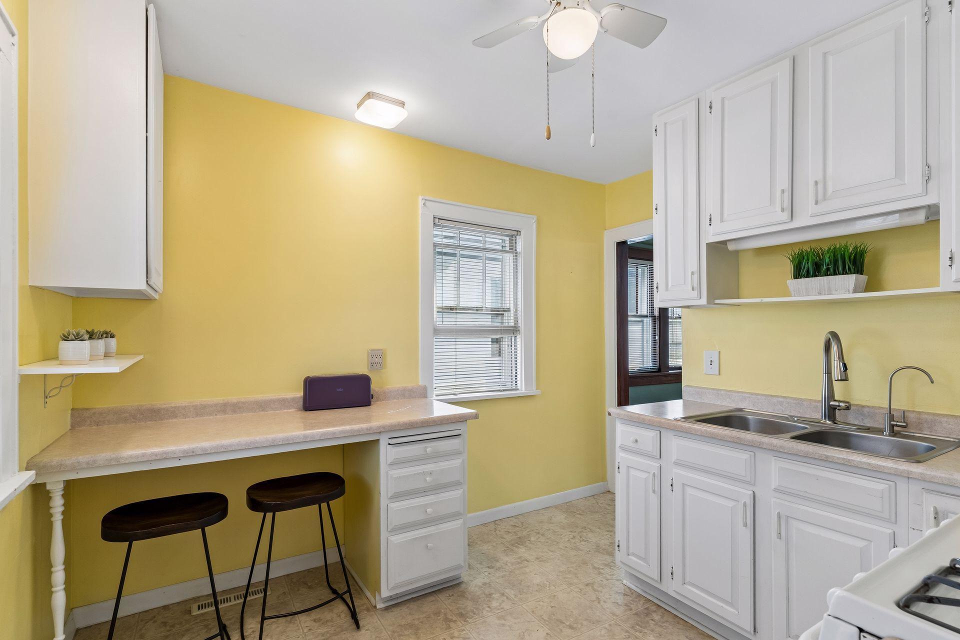 Breakfast bar/work space.