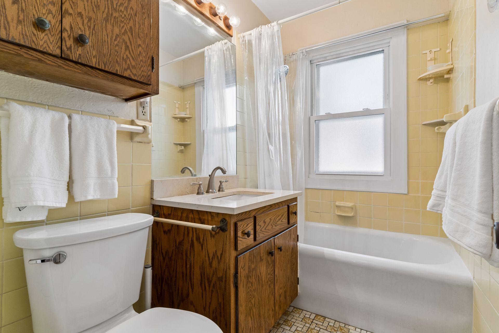 Main floor full bath.