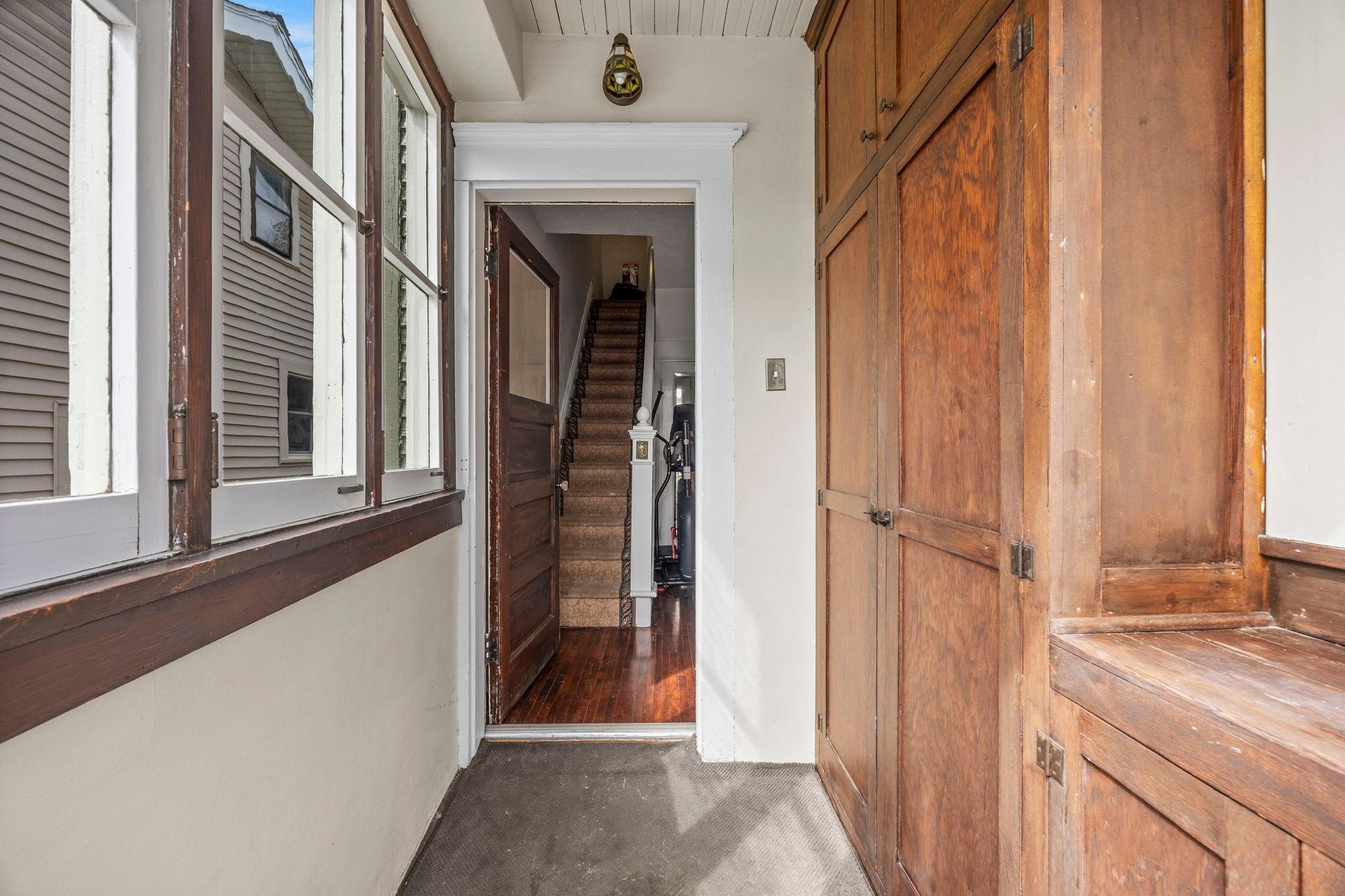 Fantastic entry porch with built-ins to store boots, mittens or whatever! Welcome home!