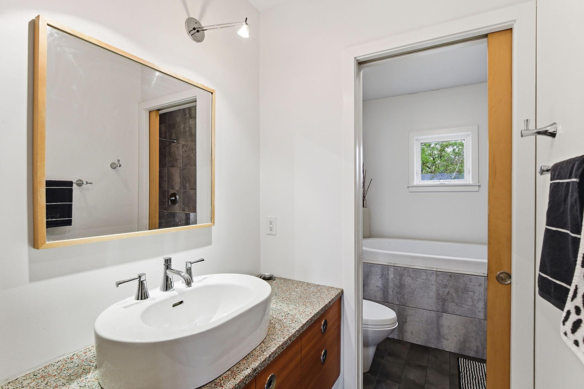 Beautiful finishes throughout!
