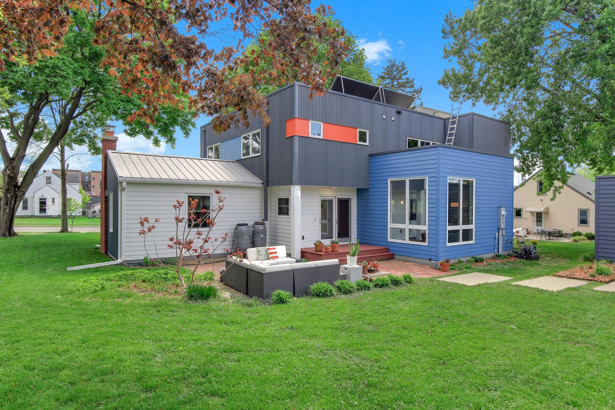 Plenty of space to run outside! Notice the Solar Panels on the roof?