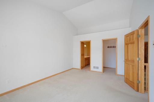 14313 Savanna Oaks Drive, Savage, MN 55378