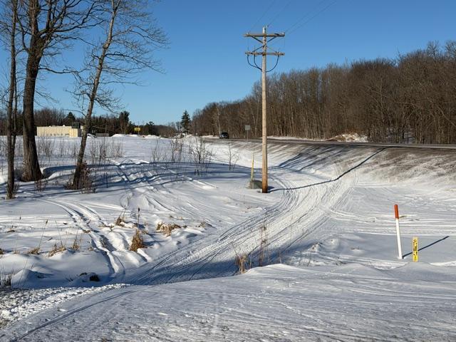 Hwy 47 frontage, Dollar General in view