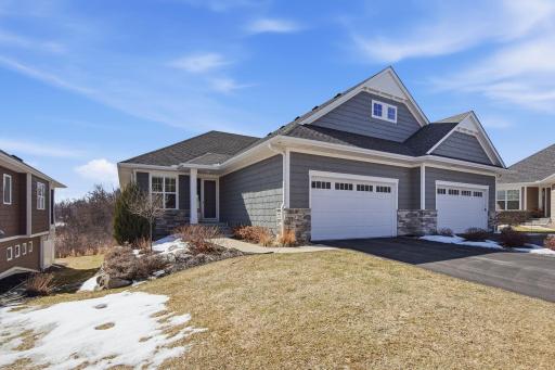 GORGEOUS Wooddale-built executive twin home in desirable Lakeville location.