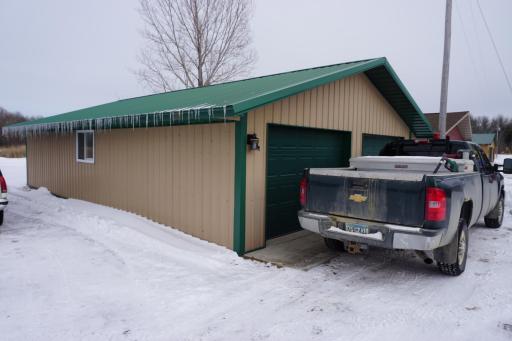 Detatched garage.JPG