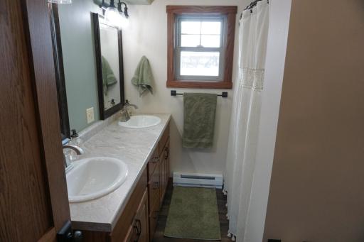 Full bathroom.JPG