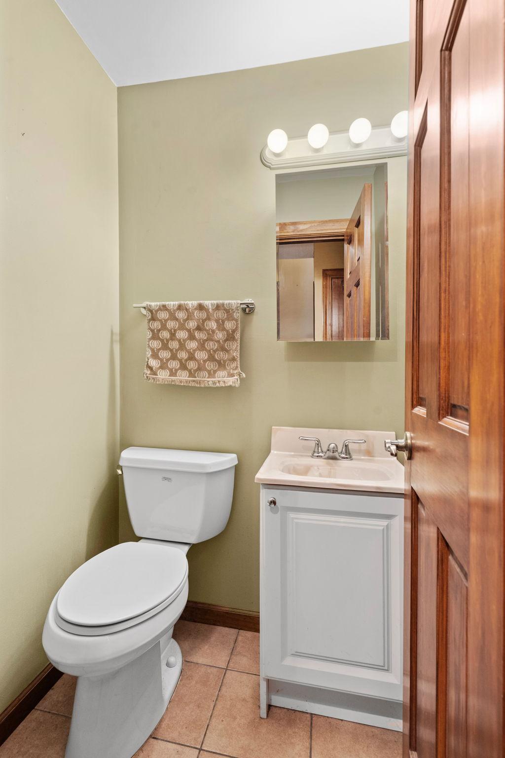 Lower 1/2 bath with heated floors!