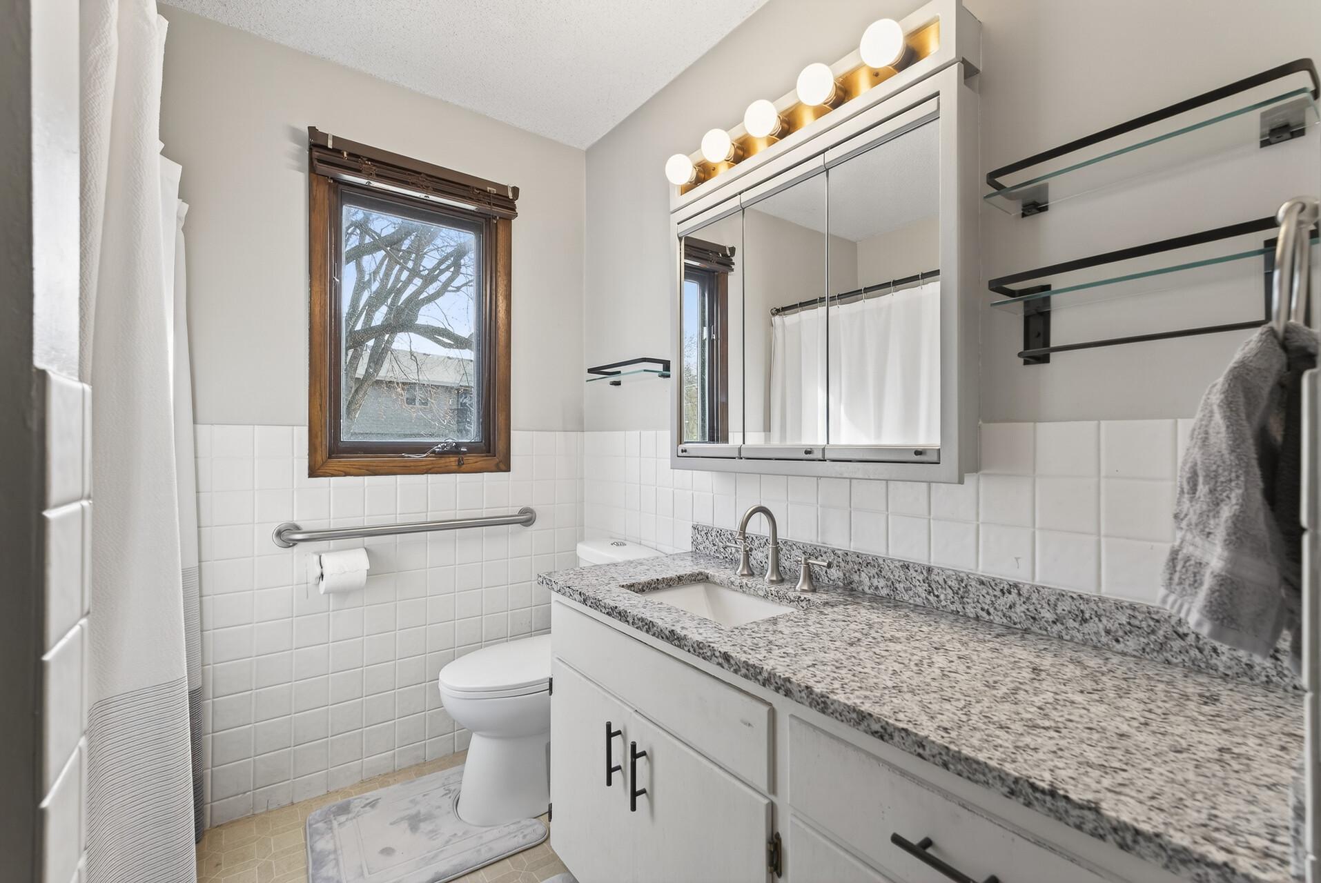 Full Bath with Granite counter