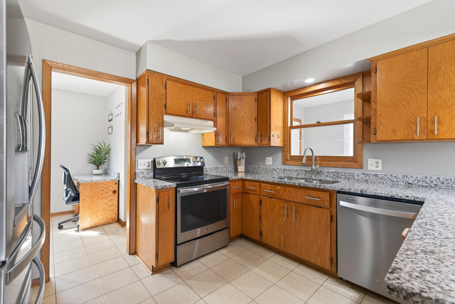 Granite Counters & Stainless Steel Appliances