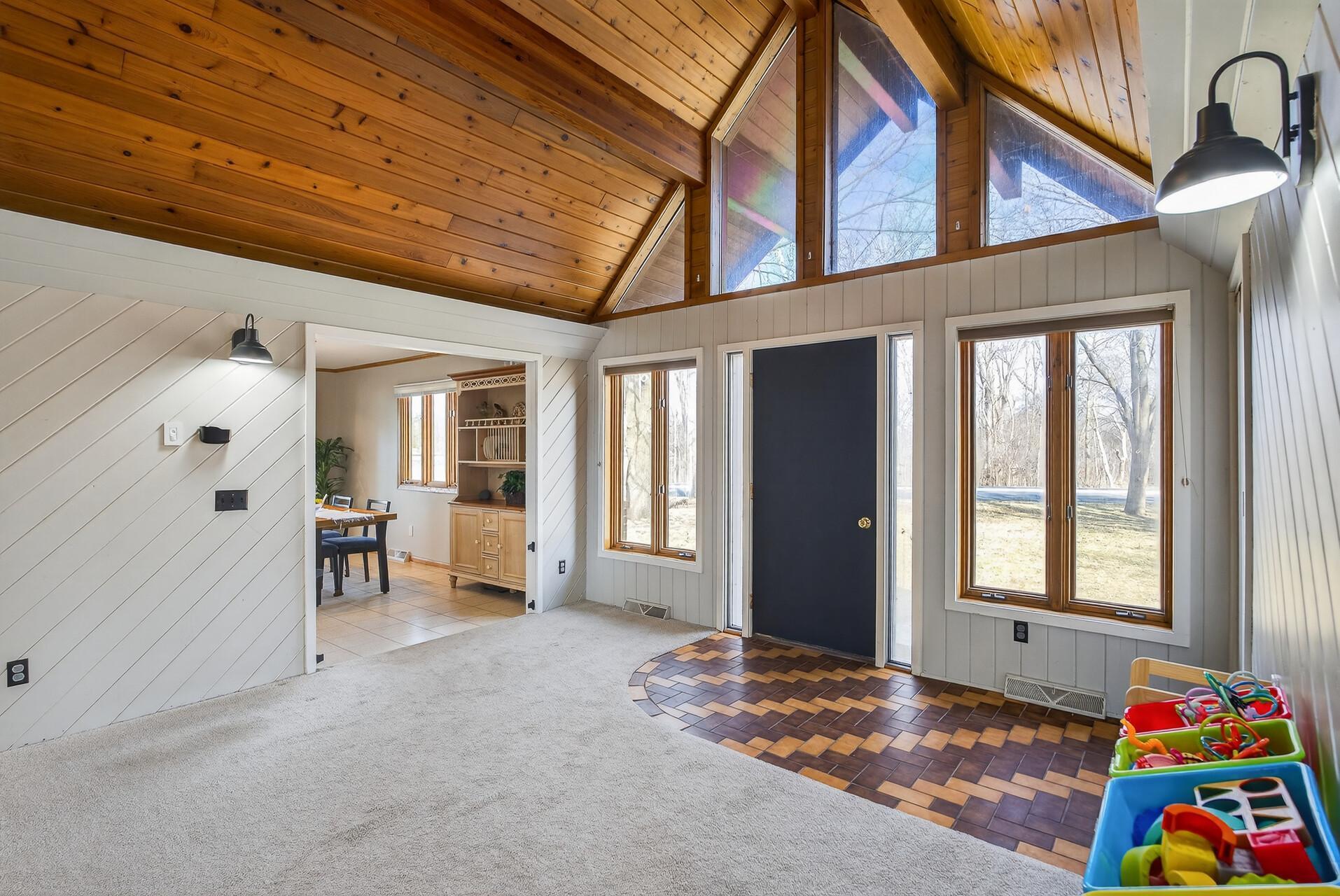 Impressive Entry to Greet Guests!