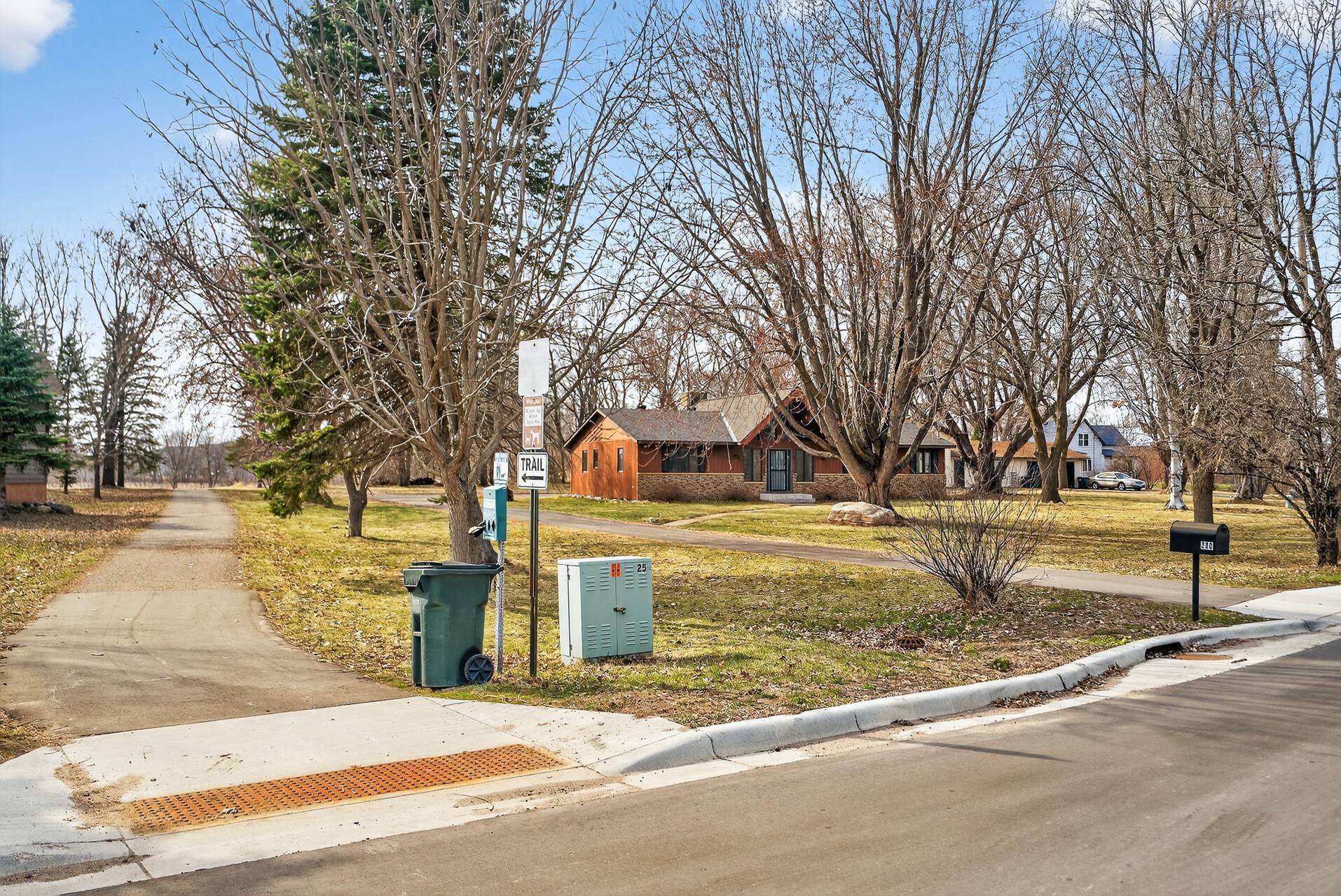 Set off road for nice privacy