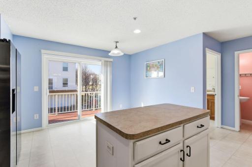 891 Ledgestone Drive, Mahtomedi, MN 55115