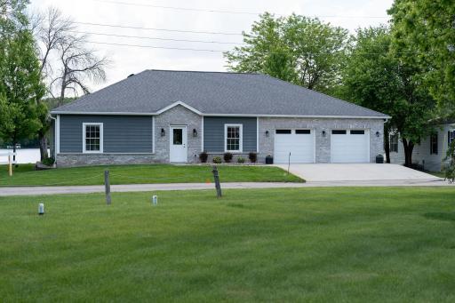56814 402nd Avenue, Mazeppa, MN 55956