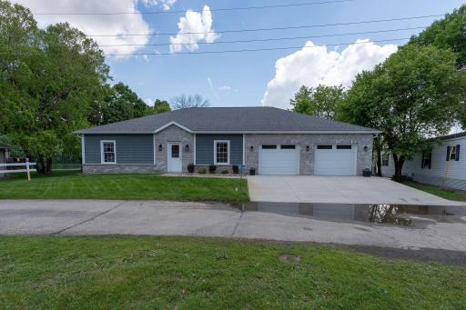 56814 402nd Avenue, Mazeppa, MN 55956