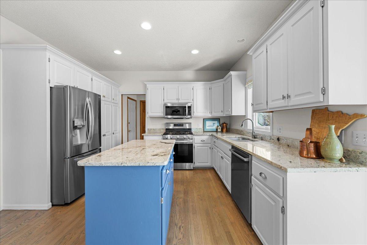 LG refrigerator, microwave and range new in 2020.