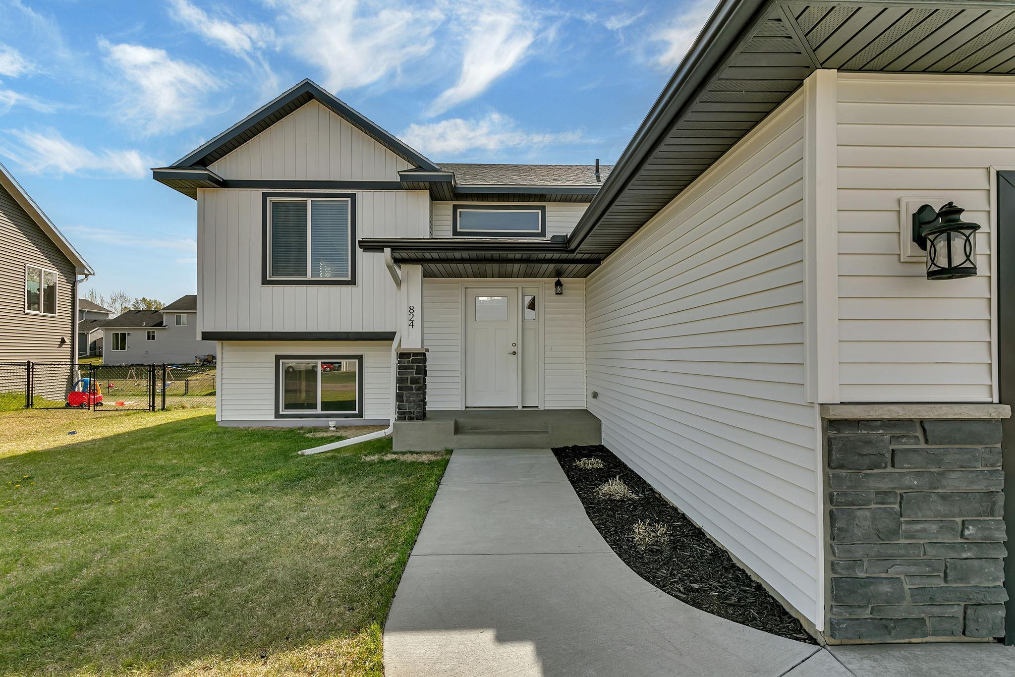 Attractive front entry