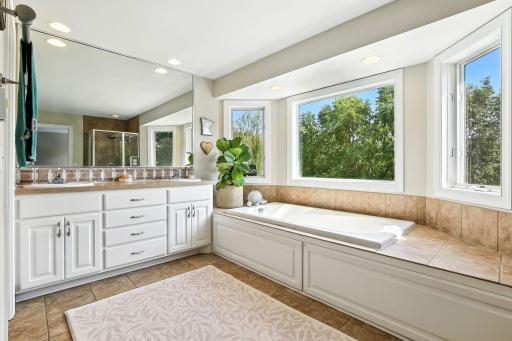 Dual vanity sinks in primary suite bathroom