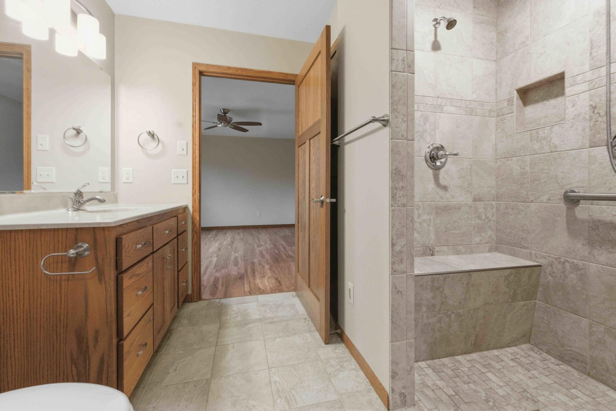 En suite bathroom towards bedroom