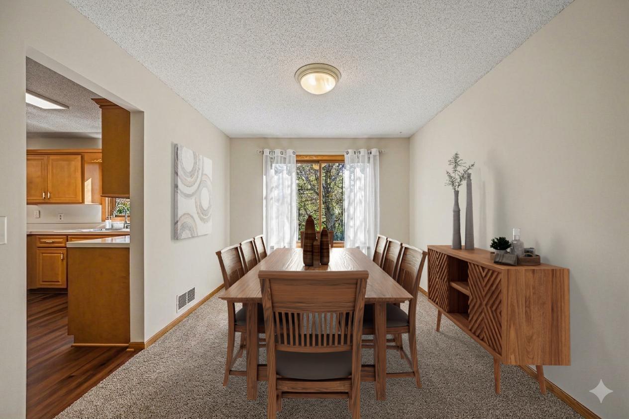 Virtually staged dining