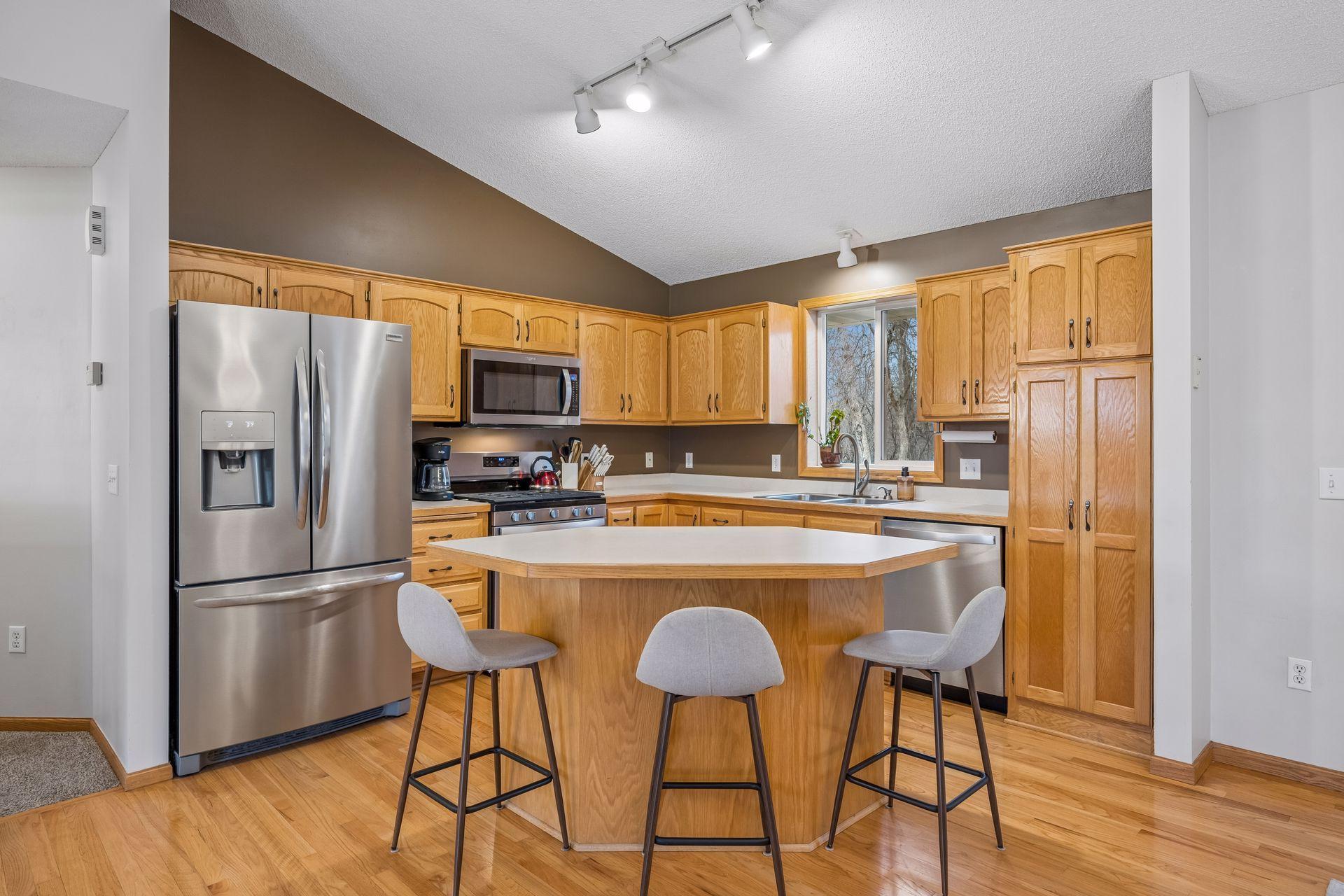 Extra seating available at the large, center island