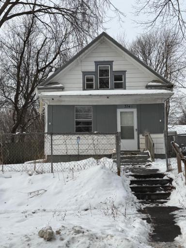 Investor opportunity! This 3-bedroom home offers a functional layout and solid bones. Bring your vision and a fresh coat of paint to restore this exterior and build instant equity.
