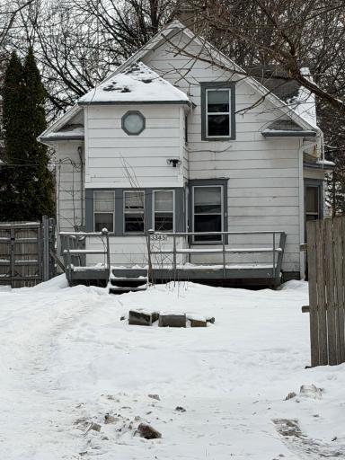 pacious lot with great potential. Sold as-is, this property is priced to reflect the need for exterior updates, making it the perfect project for a value-buyer or seasoned investor.