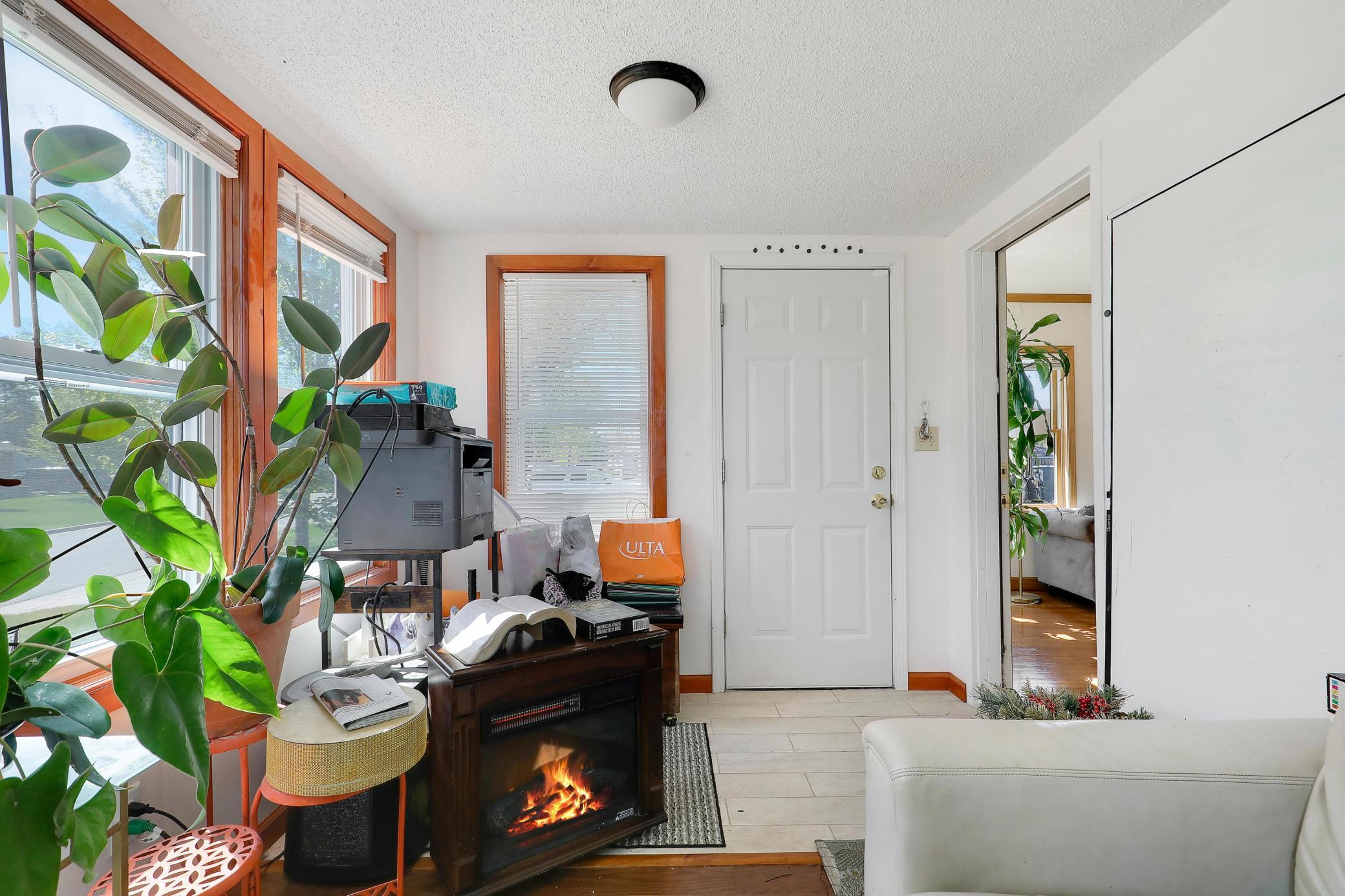 Entry into sun porch.