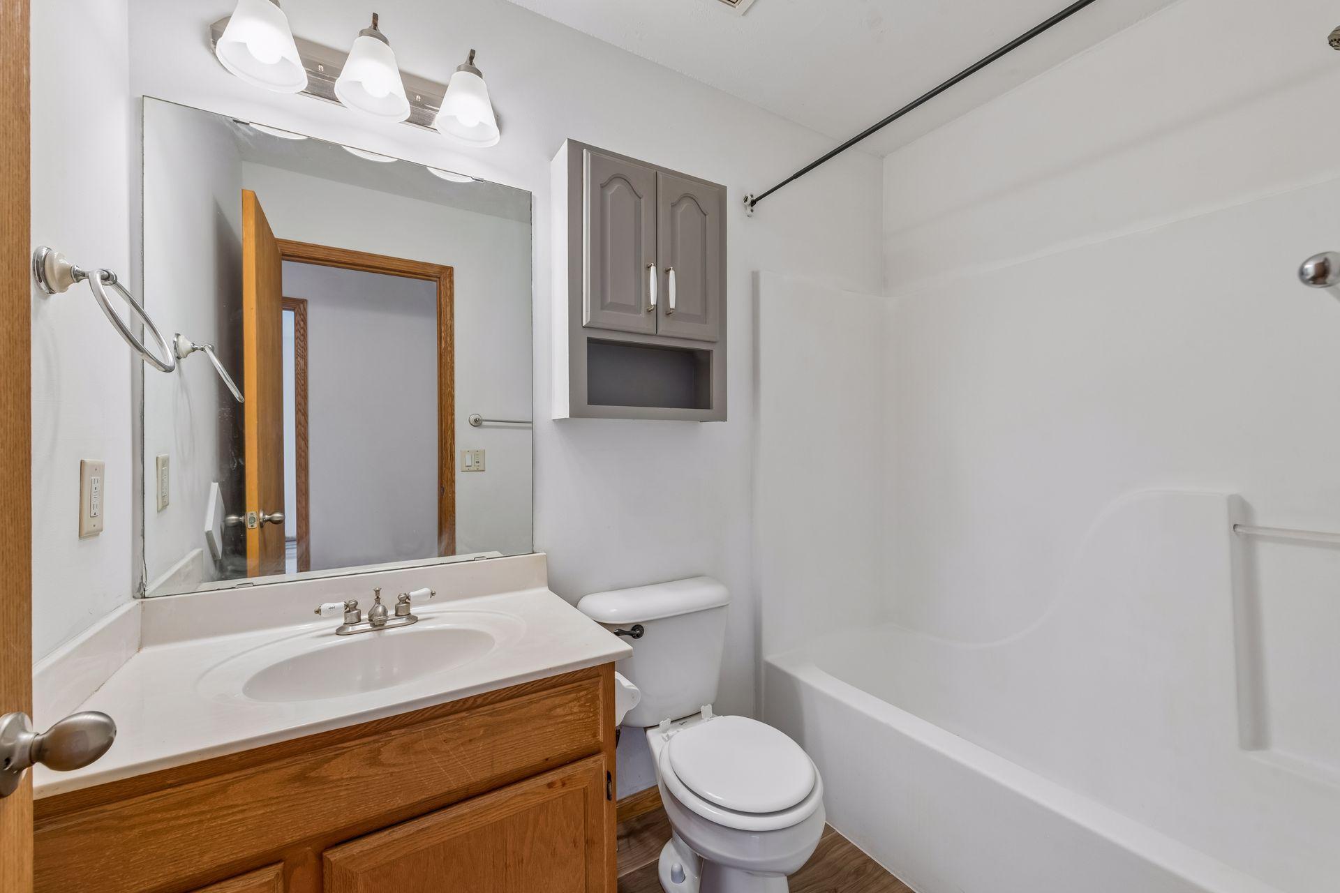 Upper level full bathroom