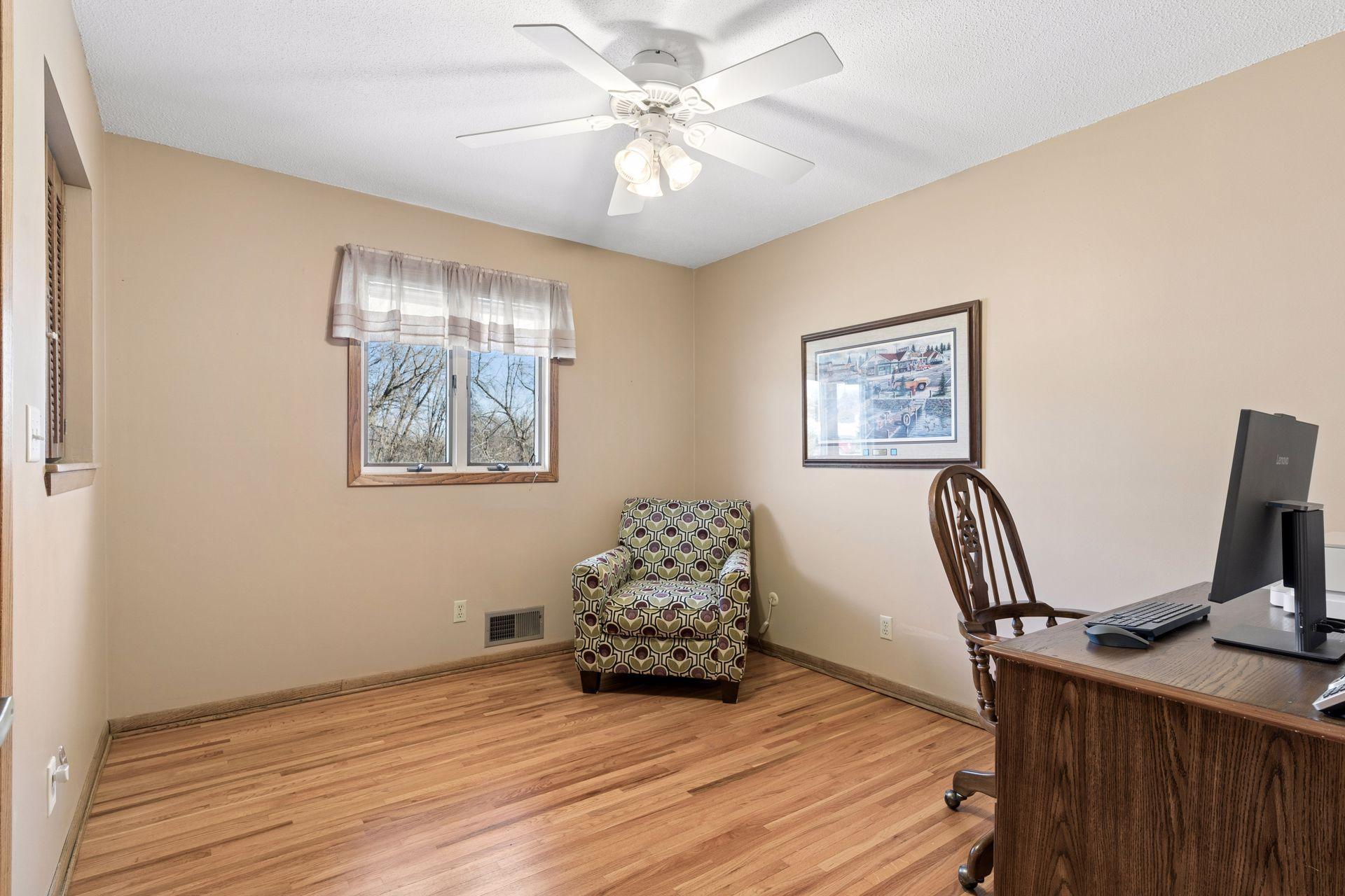 Second upper level bedroom.