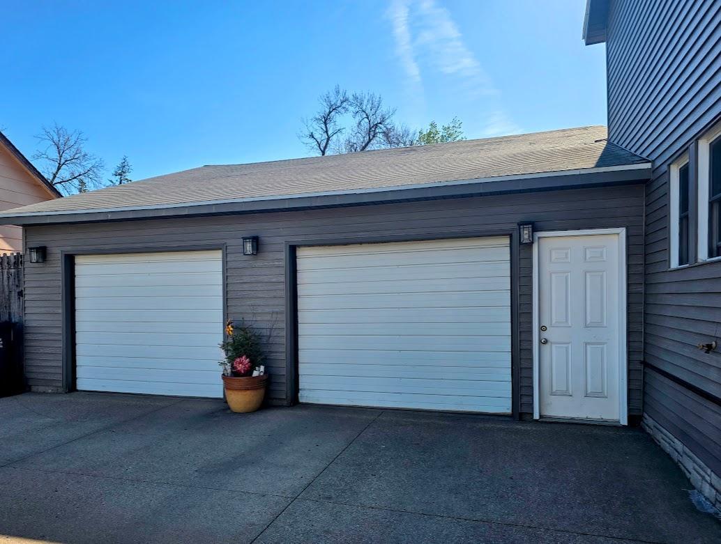 Garage measures 28 x 40 with workshop in the back